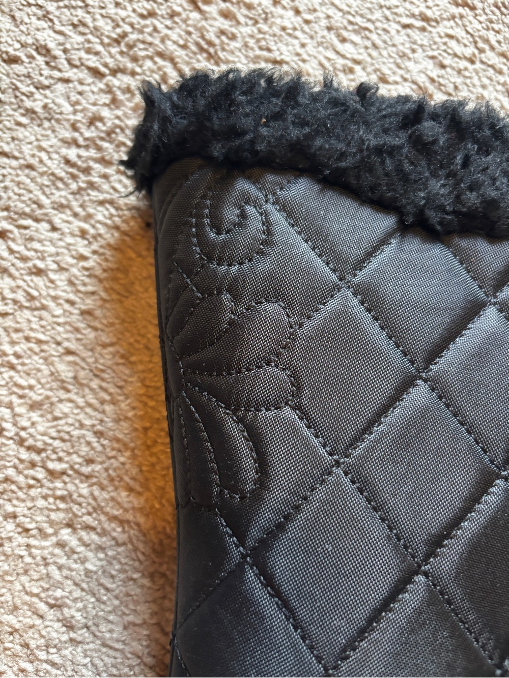 Keen Black Quilted Women's Winter Boots with Faux Fur Trim - Picture 5 of 7